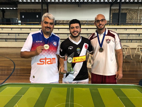 Pódio Adulto Ouro - 2º Christofer Pereira (FAC), 1º Nando Ferreira (CRVG) e 3º Marquinhos Antunes (FFC)