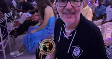 LUIZ CARLOS DE OLIVEIRA É HOMENAGEADO COM O TROFÉU TRIUNFO IMPERIAL LUIZ CARLOS DE OLIVEIRA É HOMENAGEADO COM O TROFÉU TRIUNFO IMPERIAL
