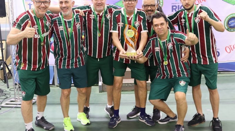 FLUMINENSE CONQUISTA O PRIMEIRO ESTADUAL RETRÔ POR EQUIPES DA HISTÓRIA