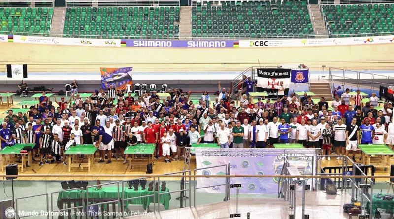 FLUMINENSE E FLAMENGO BRILHAM NO RETRÔ DURANTE A V EXPO FUTEBOL DE BOTÃO
