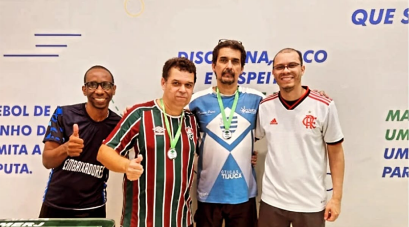 DECO (GRAJAÚ TÊNIS) VENCE O PRIMEIRO TORNEIO DE RETRÔ NO CARIOCA SHOPPING)